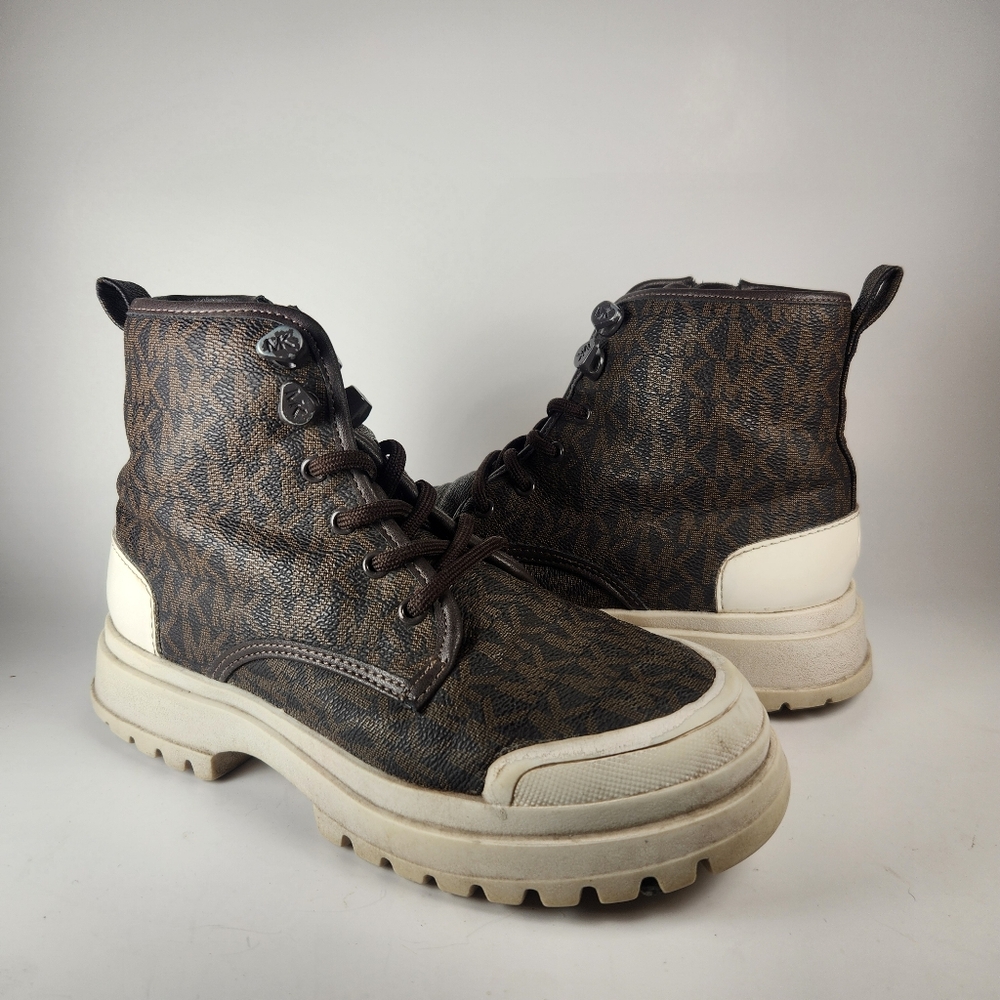 MICHAEL KORS Girls Payton Boot Size 2 Brown Lug Sole Signature Logo Textile